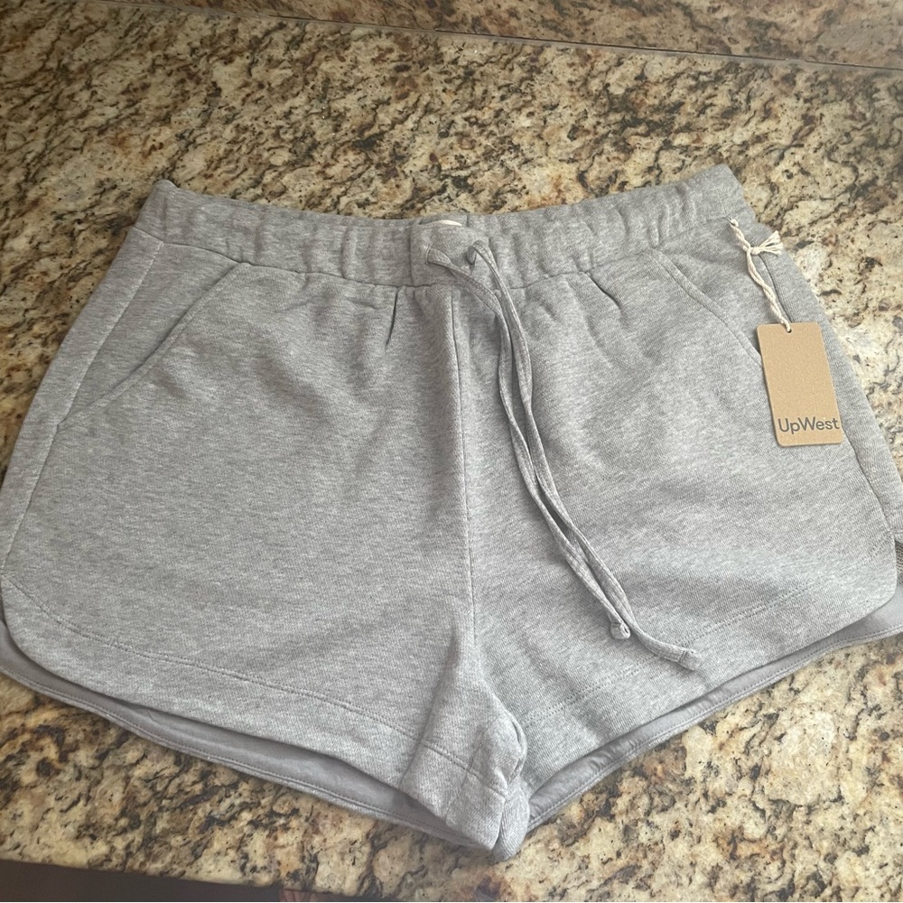 Gray fleece all around short in gray, size large